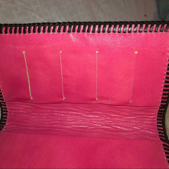 Man Made with top of the line leather - Picture 3 of 8